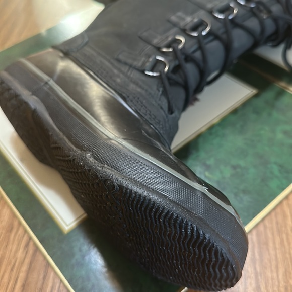 Kamik boots Black waterproof fake fur/Lace up - Size 8 EUC - Picture 6 of 14
